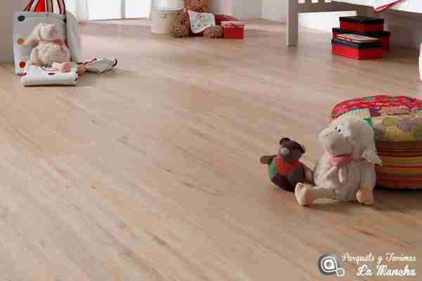 Niños, suelos de madera en su habitación